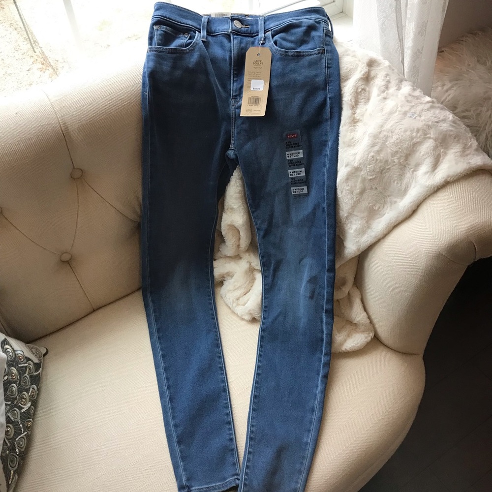 Size 4 Levi’s Skinny Jeans